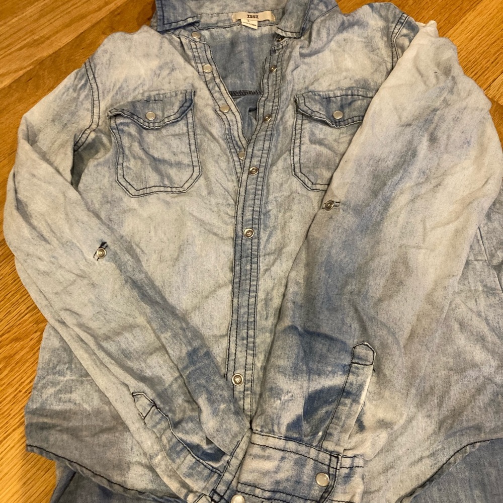 Womena button up blouse